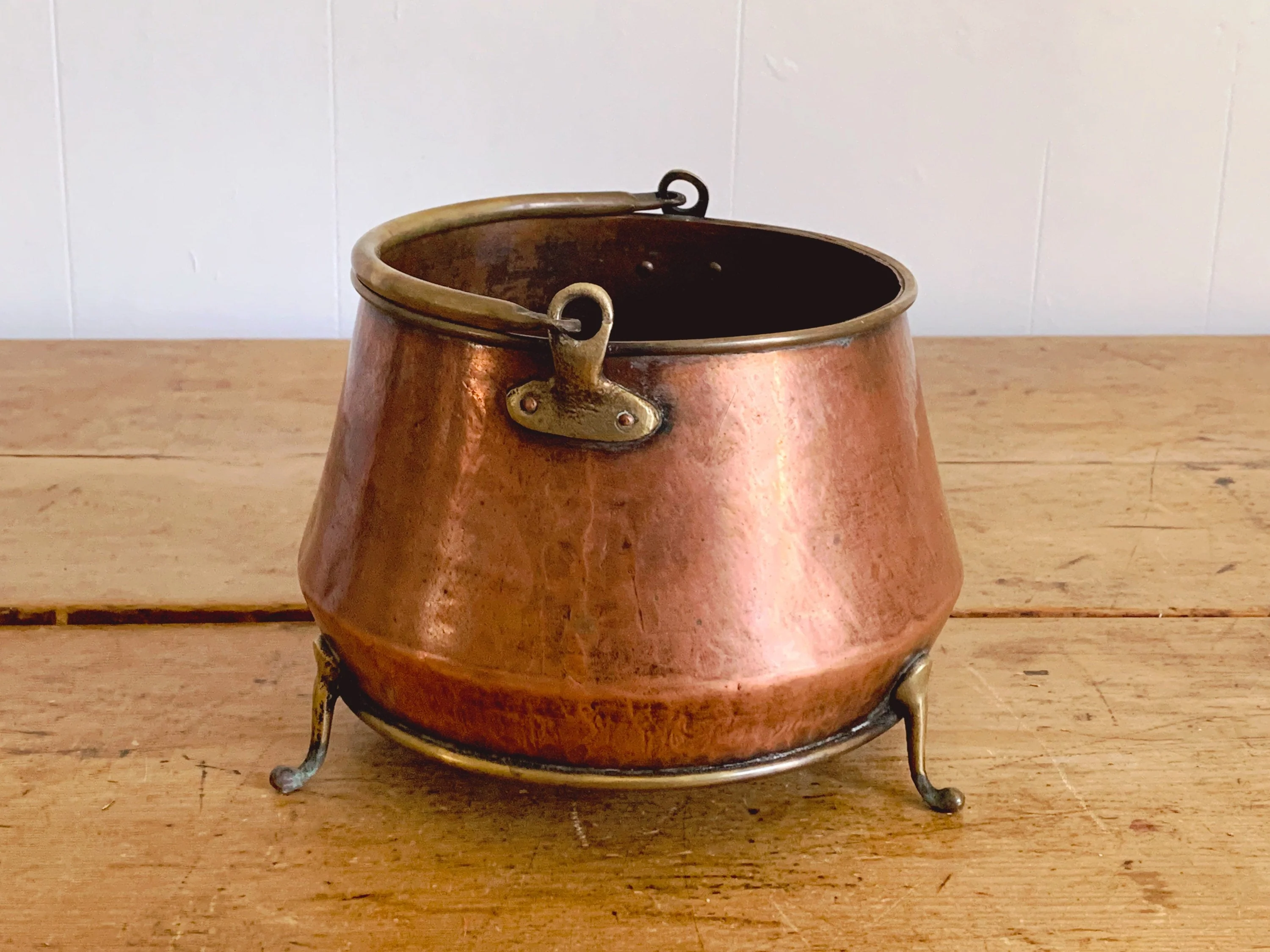Antique Copper Coal Bucket with Brass Handle and Three Feet | Log Bin Wood Storage Fireplace Decor | Rustic Farmhouse Flower Vase - Image 4